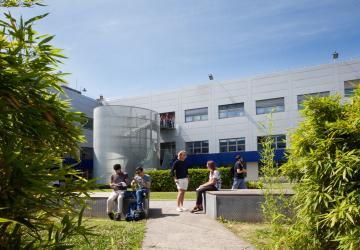 Cortile_Campus_Economia_Caniana